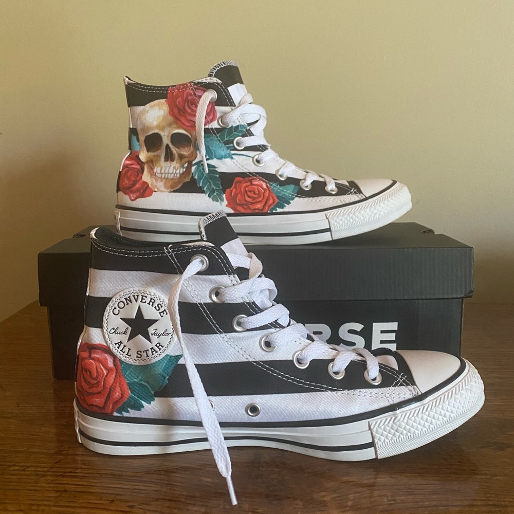 Skull/Rose Striped Converse